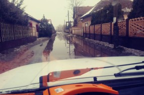 Poplavljena i neprohodna ulica