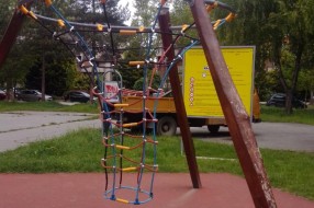 Nebezbedna "penjalica" na igralištu na Radijalcu