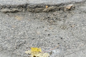 Udarne rupe širom grada, svakim danom ih ima sve više