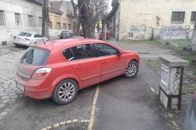 Uklanjanje "paukom" nepropisno parkiranih vozila