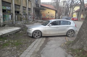 Uklanjanje "paukom" nepropisno parkiranih vozila