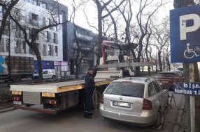 Uklanjanje "paukom" nepropisno parkiranih vozila