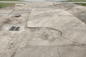 Nezaobilazna rupa u prolazu u ulici Petra Lekovića