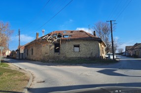 Urušava se kuća na uglu ulica Bore Stankovića i Paje Marganovića