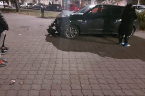 Učestale saobraćajne nezgode na Radijalcu (automobili završe na šetalištu)