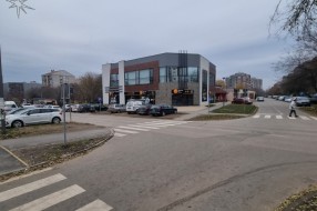 Nepregledna raskrsnica ulica Lovre Bračuljevića i Nade Dimić