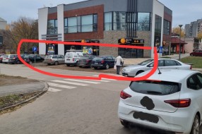 Nepregledna raskrsnica ulica Lovre Bračuljevića i Nade Dimić