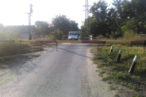 Rampa se spušta 10 minuta pre prolaska voza (Kozaračka ulica)