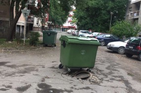 Šahta na uglu A.M.Tita i Petra Lekovića