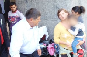 Zloupotreba dece / Prošenje ispred Gradske kuće