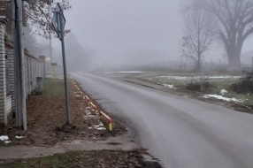 Saobraćajni znak na početku jednosmerne ulice pogrešno okrenut (ugao ulica Jovana Cvijića i Avalske)