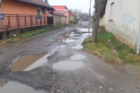 Jasenovačka uica prepuna udarnih rupa