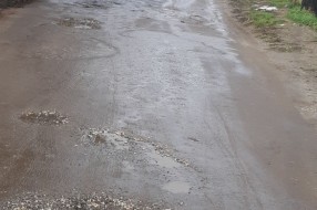 Jasenovačka uica prepuna udarnih rupa