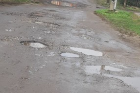 Jasenovačka uica prepuna udarnih rupa