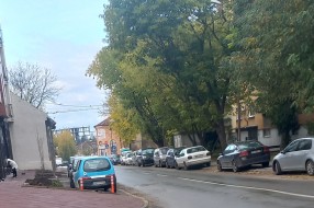 Parkiranje automobila na uglu Šolohove i Kumičićeve ulice