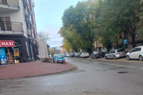 Parkiranje automobila na uglu Šolohove i Kumičićeve ulice