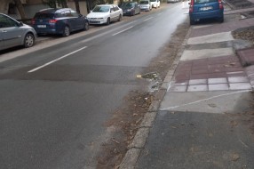 Parkiranje automobila na uglu Šolohove i Kumičićeve ulice