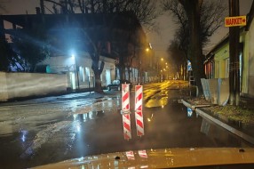 Rupa u Arsenija Čarnojevića, kod raskrsnice sa Ulicom Bore Stankovića