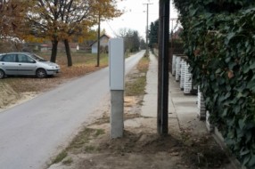 Stavili stub nasred pešačkog puta!