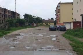 Kireška ulica - nove zgrade bez asfalta