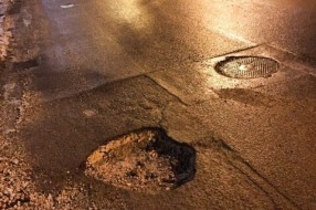 Velika rupa na cesti na Prozivci (Blaška Rajića)