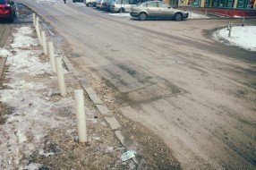 Velika rupa na cesti na Prozivci (Blaška Rajića)