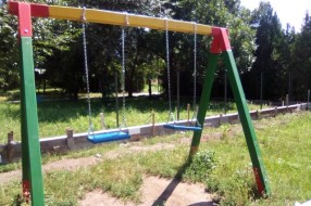 Vandalsko ponašanje na dečjem igralištu na Bikovu