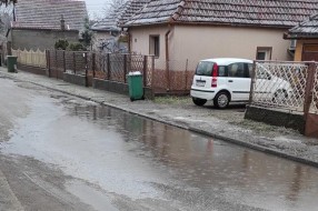 Jezero usred ulice Lujze Blaha