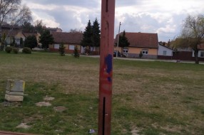 Košarkaški teren kod Kerskog groblja u lošem stanju