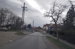 Uzak put i udarne rupe u delu Aleksandrova od raskrsnice Starine Novaka prema ulici Josipa Šokčića