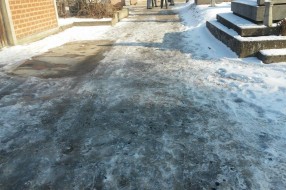 Led na pravoslavnom groblju