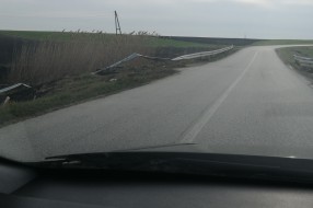 Oštećena zaštitna ograda između Đurđina i Mišićeva