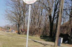 Prepravljen saobraćajni znak - umesto 30 piše 80 km/h