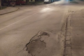 Oštećenje kolovoza u ulici Evgenija Kumičića
