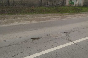 Udarne rupe u ulici Jovana Mikića
