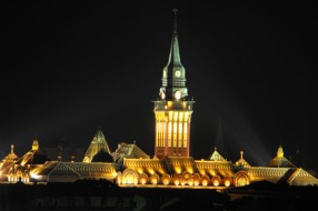 Država apeluje na restrikcije struje a Gradska kuća i dalje sija...