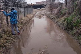 Ozrenska ulica neasfaltirana