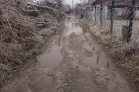 Ozrenska ulica neasfaltirana