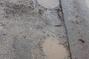 Rupe na asfaltu u Krapinskoj ulici