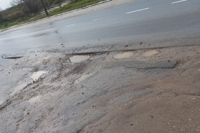 Rupe na asfaltu u Krapinskoj ulici