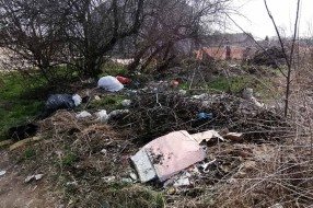 Divlja deponija na početku Đerdapske ulice