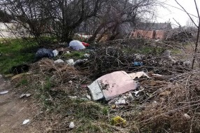 Divlja deponija na početku Đerdapske ulice