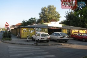 Nepropisno parkiranje kod Tesline pijace