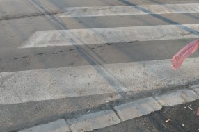 Opasan ivičnjak na prelazu na biciklističkoj stazi kod Lidla