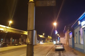 Neobeleženo autobusko stajalište preko puta glavne stanice