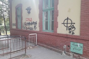 Neuredna i neugledna Železnička stanica na Paliću