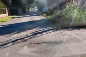 Opasno! Urušen asfalt u Teslinoj ulici