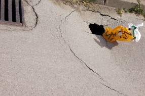 Dokle više! danima je ovako (udarna rupa na putu u Vinogradarskoj ulici)
