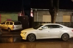 Nesavesni vozači - parkiranje ispred ulaza (Ulica Ivana Gorana Kovačića)