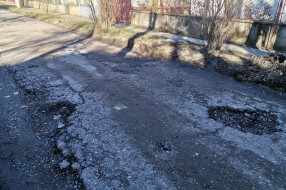 Rupe pored vrtića u ulici Antona Aškerca